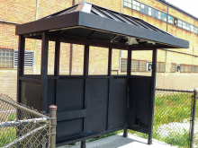 Picture of a shelter at Metra's Gladstone Park station
