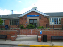 Picture of Metra's Glen Ellyn station.