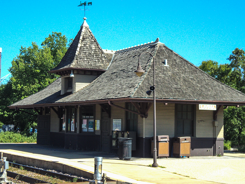 Picture of Metra's Ravinia Station