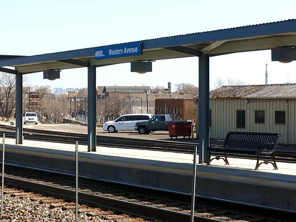 Picture of Metra's Western Avenue Station Burlington Northern Line.