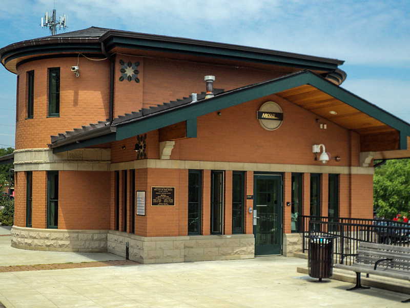 Picture of Metra's Dee Road Station