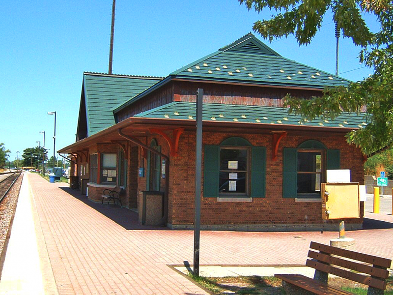Picture of Metra's Fox Lake station