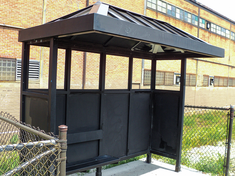 Picture of a shelter at Metra's Gladstone Park station