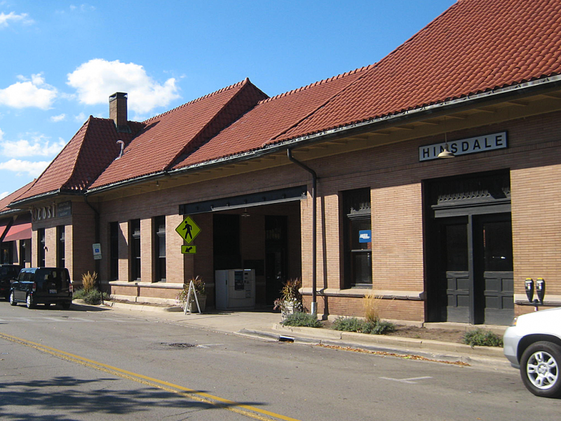 Picture of Metra's Hinsdale station.