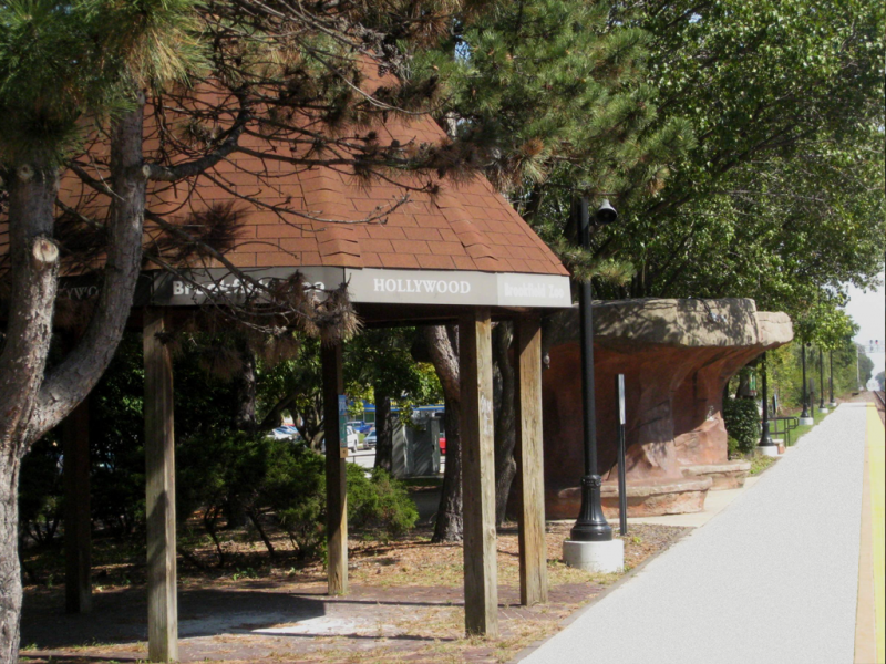 Picture of Metra's Hollywood Station Zoo Stop