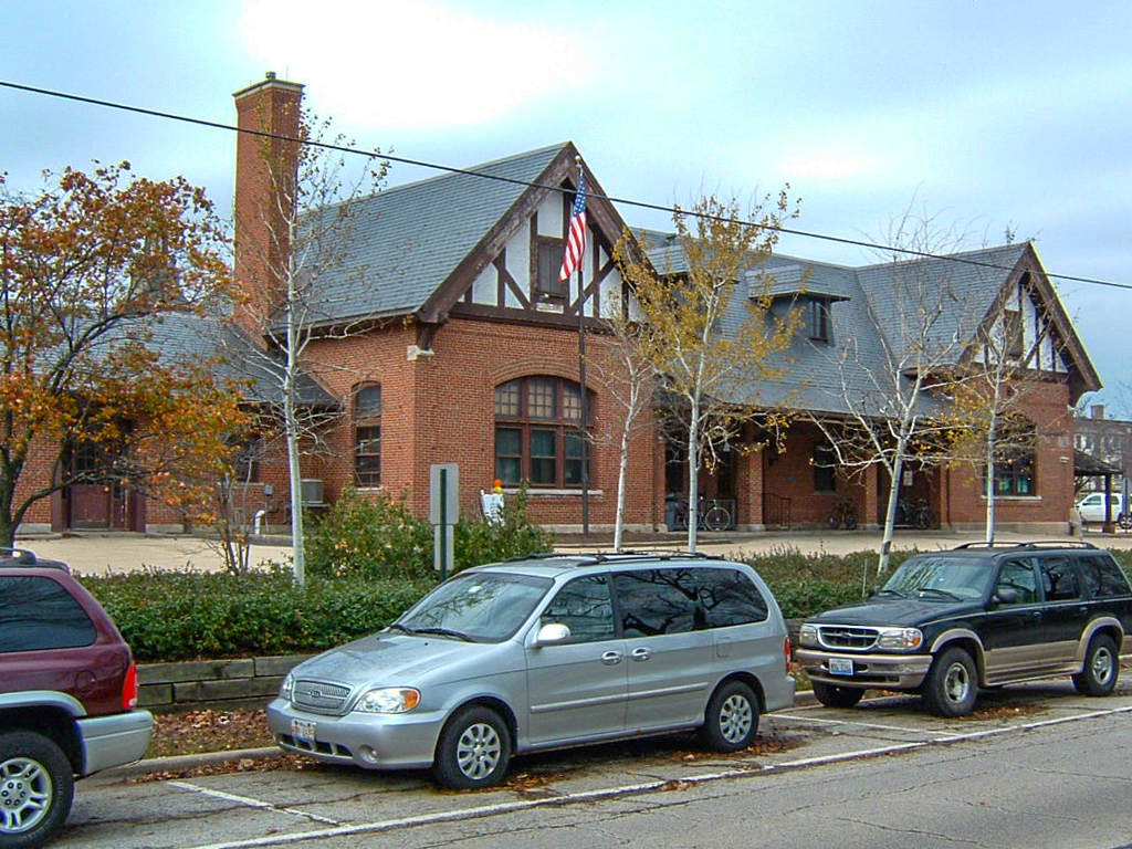 Picture of Metra's Lake Forest station Union Pacific North Line