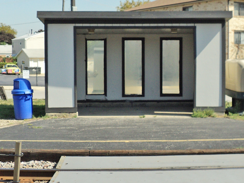 Picture of shelter at Metra's Mannheim station
