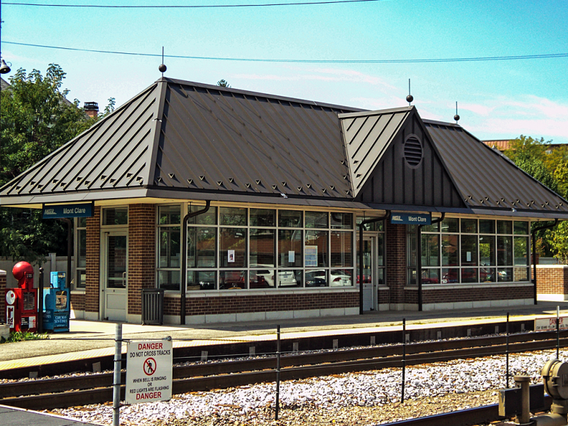 Picture of Metra's Mont Clare Station